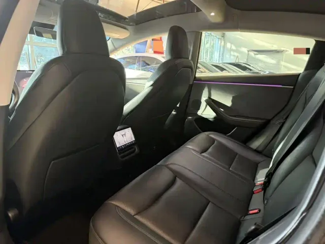 Tesla Model 3 — Фото автомобиля 5