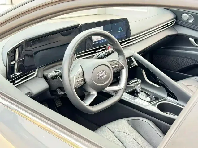 Hyundai Elantra — Фото автомобиля 15