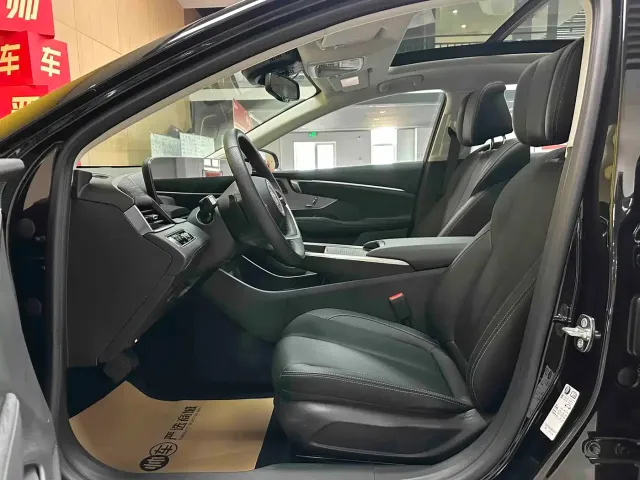 Buick LaCrosse 2025 Model 28T Platinum Edition — Фото автомобиля 8