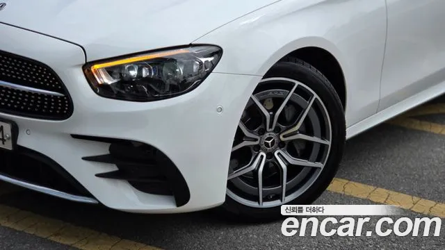 Mercedes-Benz E-Class — Фото автомобиля 2