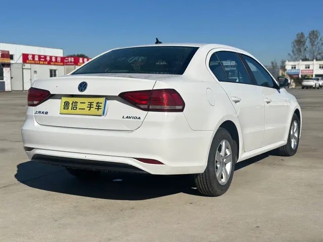 Volkswagen Lavida — Фото автомобиля 9