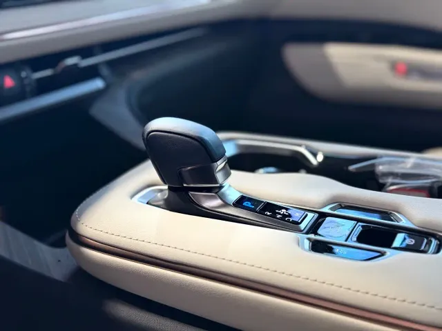 Lexus LM — Фото автомобиля 8