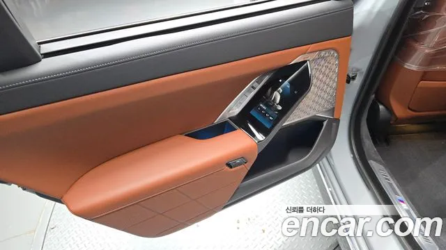 BMW 7 Series G70 — Фото автомобиля 14