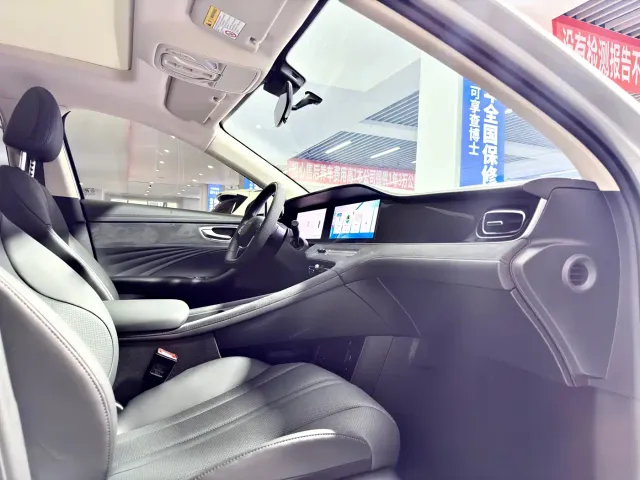 Roewe D7 — Фото автомобиля 14