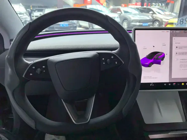 Tesla Model 3 — Фото автомобиля 6