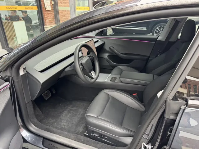 Tesla Model 3 — Фото автомобиля 8