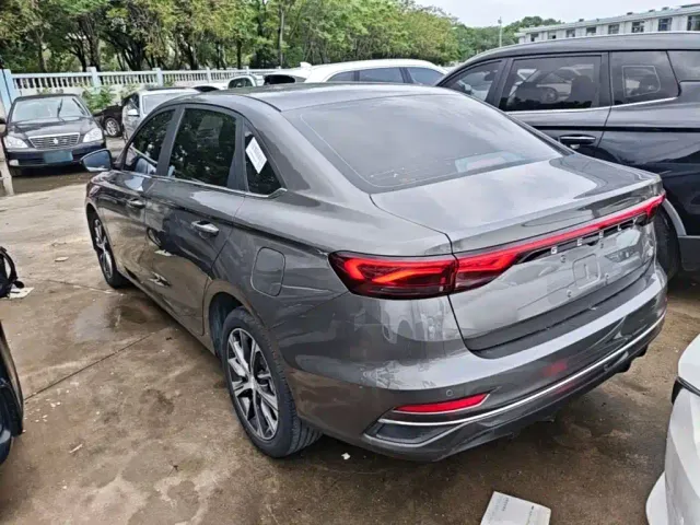 Geely Emgrand — Фото автомобиля 4