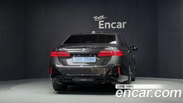 BMW i5 — Фото автомобиля 4