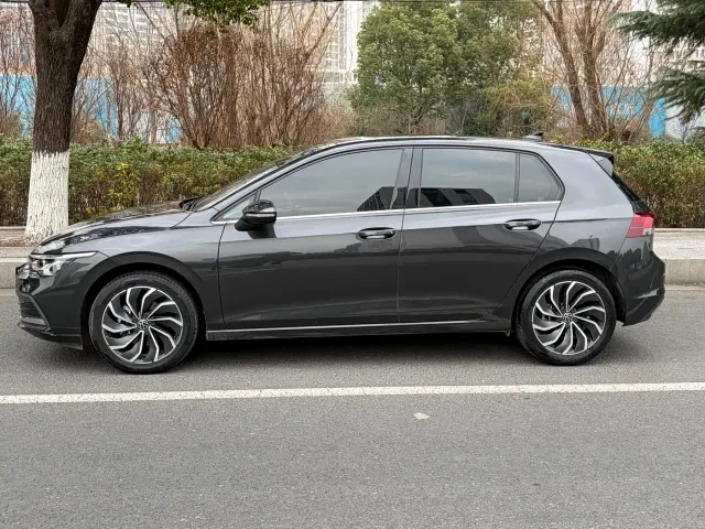 Volkswagen Golf — Фото автомобиля 3