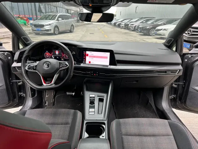 Volkswagen Golf GTI — Фото автомобиля 10
