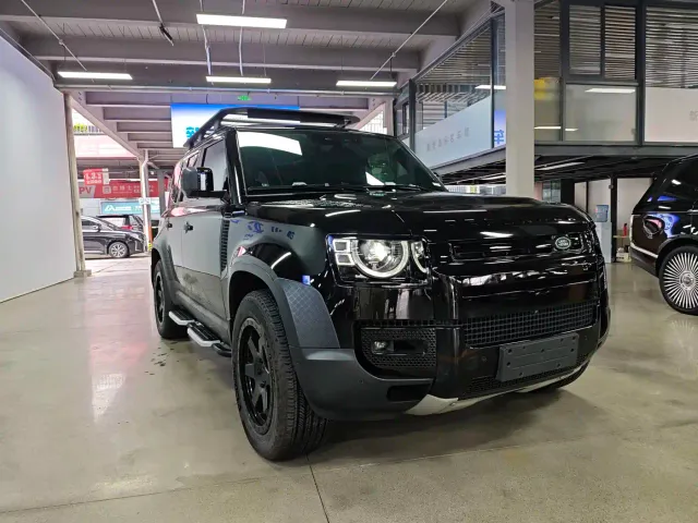 Land Rover Land Rover Defender 2023 Model 110 3.0T P400 Dark Special Edition — Фото автомобиля 3