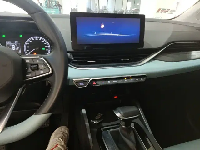 Geely Emgrand S — Фото автомобиля 12