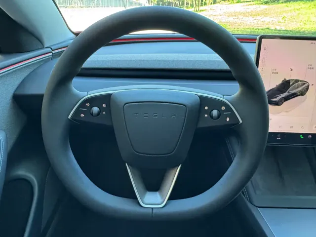 Tesla Model 3 — Фото автомобиля 14