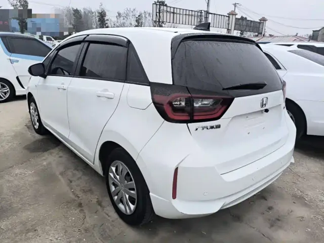 Honda Fit — Фото автомобиля 4
