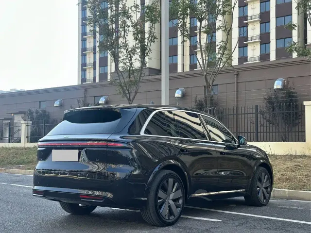 Li Auto L8 — Фото автомобиля 13