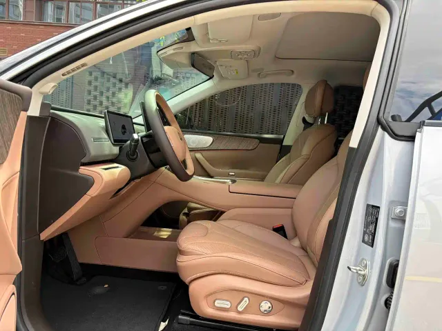 Leapmotor C11 — Фото автомобиля 6