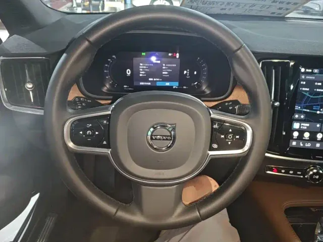 Volvo S90 — Фото автомобиля 10