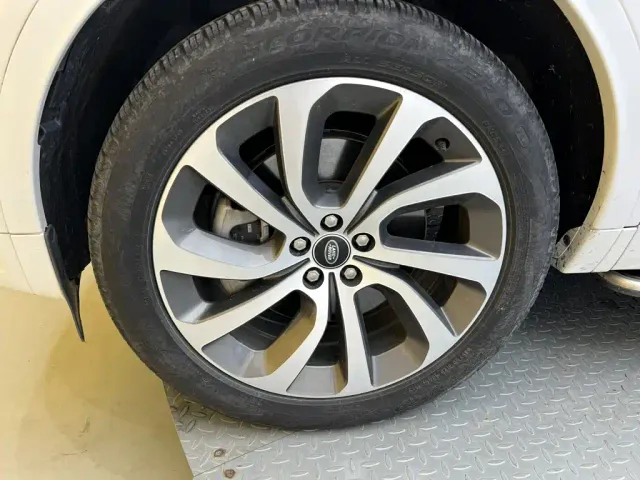 Land Rover Discovery Sport — Фото автомобиля 9