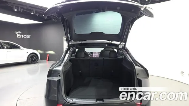 Tesla Model Y — Фото автомобиля 26