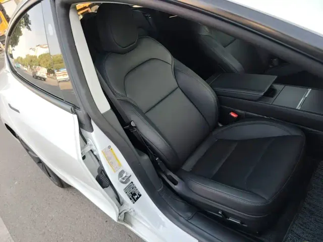 Tesla Model 3 — Фото автомобиля 24