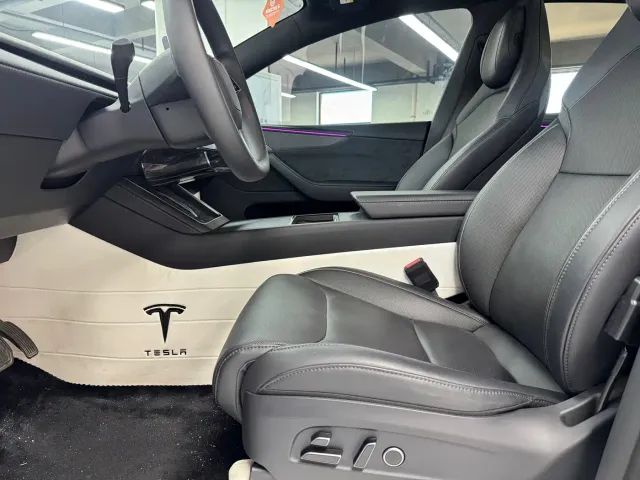 Tesla Model Y L — Фото автомобиля 5