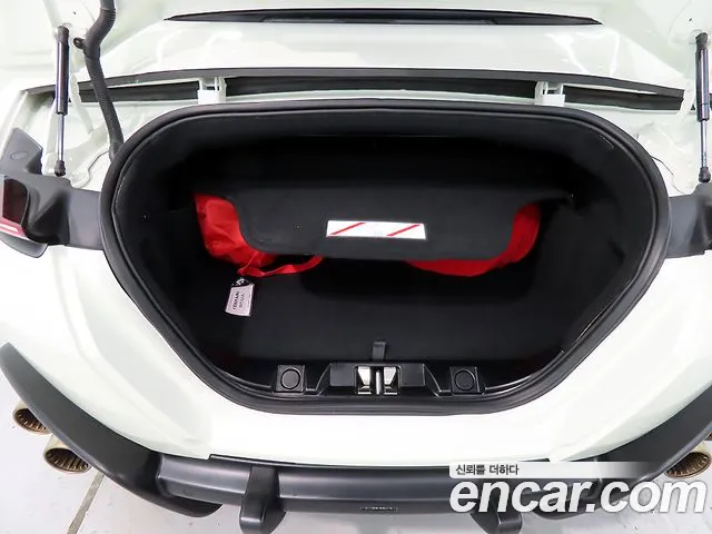 Ferrari Roma Roma 3.9 Spider — Фото автомобиля 15