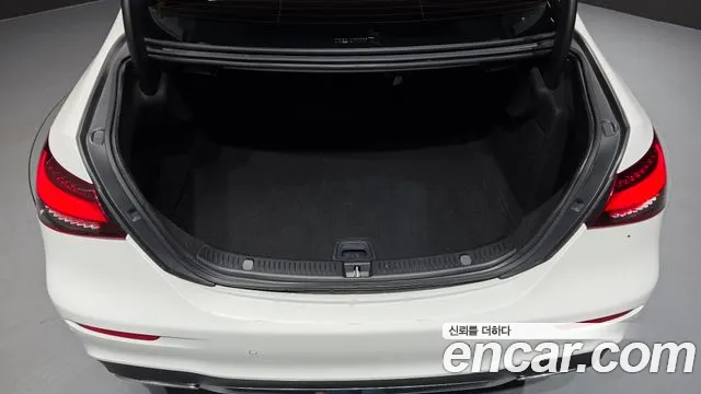 Mercedes-Benz E-Class — Фото автомобиля 13