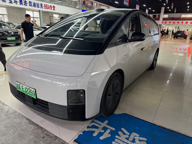 Фотография автомобиля — Li Auto MEGA