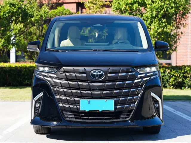 Toyota Alphard — Фото автомобиля 2