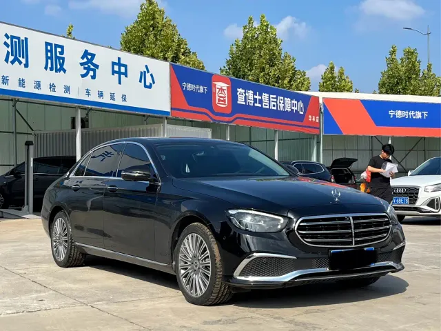 Mercedes-Benz E-Class — Фото автомобиля 3