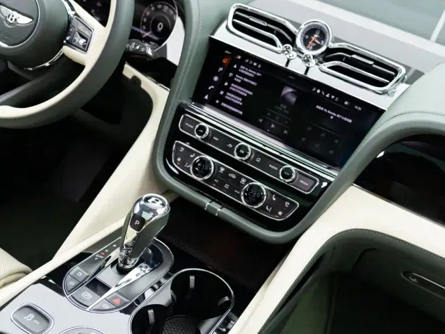 Bentley Bentayga — Фото автомобиля 18