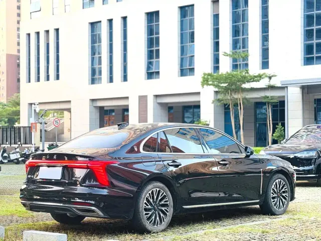 Hongqi H5 — Фото автомобиля 10