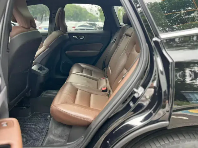 Volvo XC60 — Фото автомобиля 7