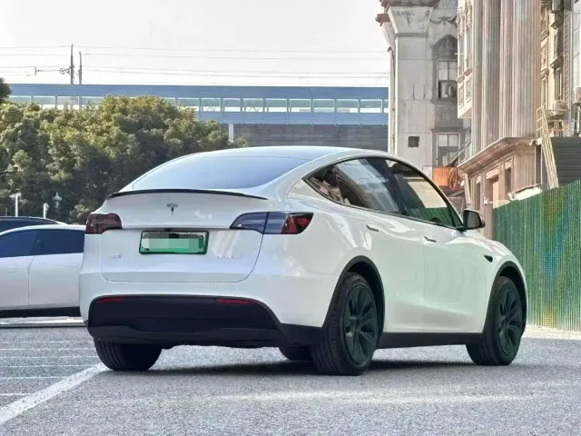 Tesla Model Y — Фото автомобиля 5