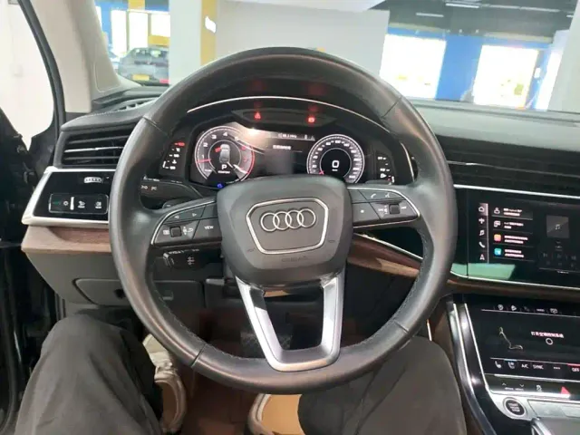 Audi Q7 — Фото автомобиля 10