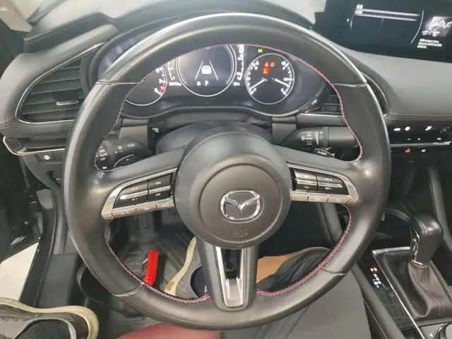 Mazda Axela — Фото автомобиля 10