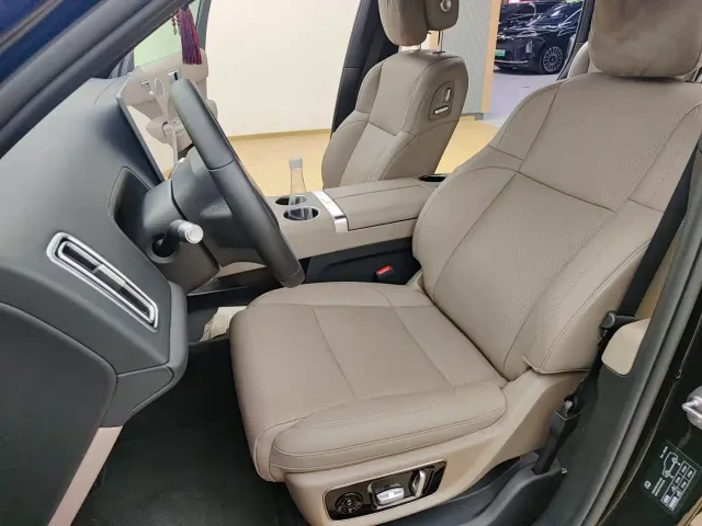 Li Auto L8 — Фото автомобиля 22