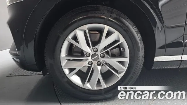 Genesis GV70 — Фото автомобиля 5