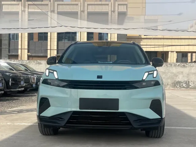 Lynk & Co 06 EM-P — Фото автомобиля 2