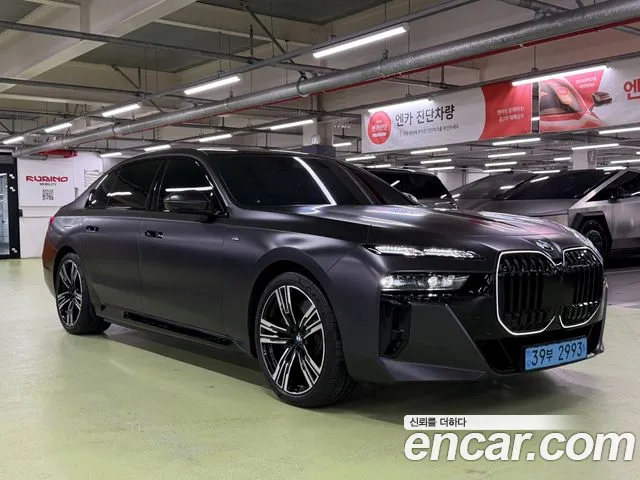 BMW i7 G70 — Фото автомобиля 3