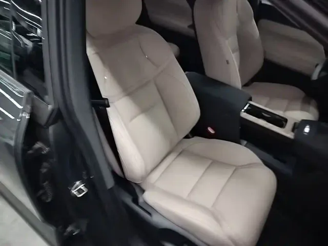 Volvo XC70 Plug-in Hybrid — Фото автомобиля 24