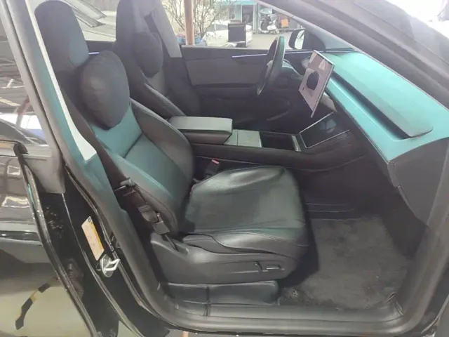 Tesla Model Y — Фото автомобиля 24