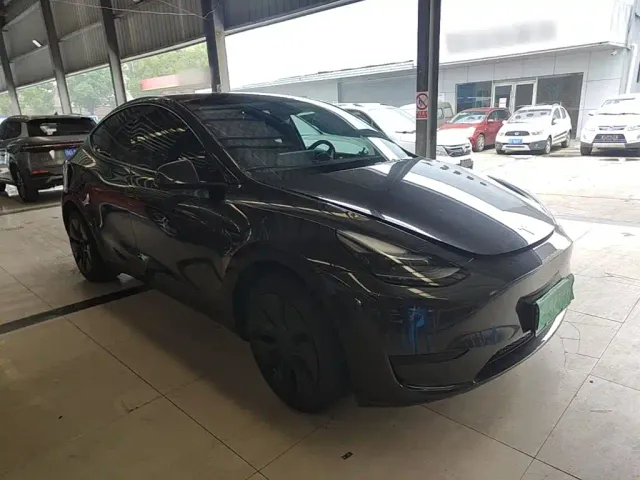 Tesla Model Y — Фото автомобиля 3
