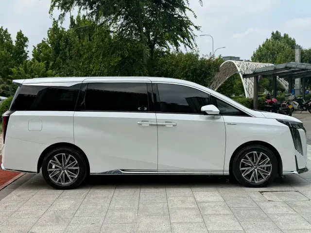 GAC Trumpchi M8 — Фото автомобиля 4