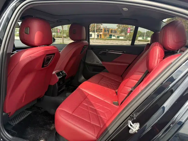 BMW 5 Series — Фото автомобиля 11