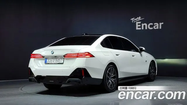 BMW 5-Series — Фото автомобиля 2