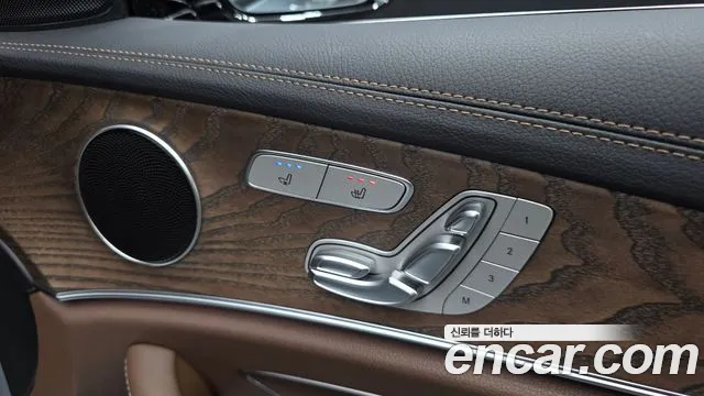 Mercedes-Benz E-Class — Фото автомобиля 28
