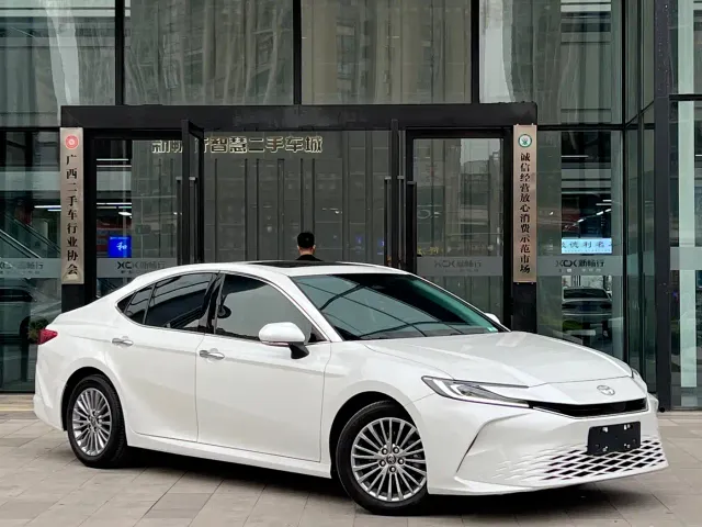 Toyota Camry — Фото автомобиля 3