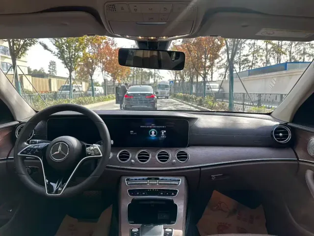 Mercedes-Benz E-Class — Фото автомобиля 6