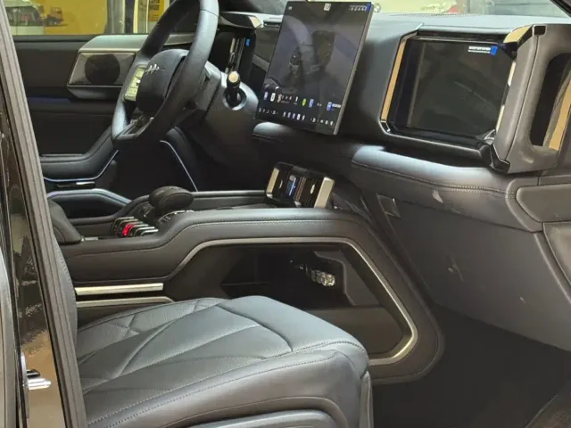 BYD FangChengBao Leopard 8 — Фото автомобиля 9